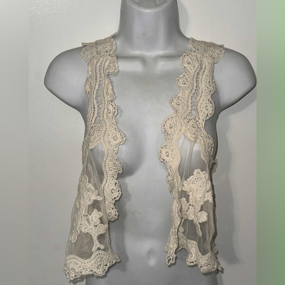 Cute vintage lace mesh vest